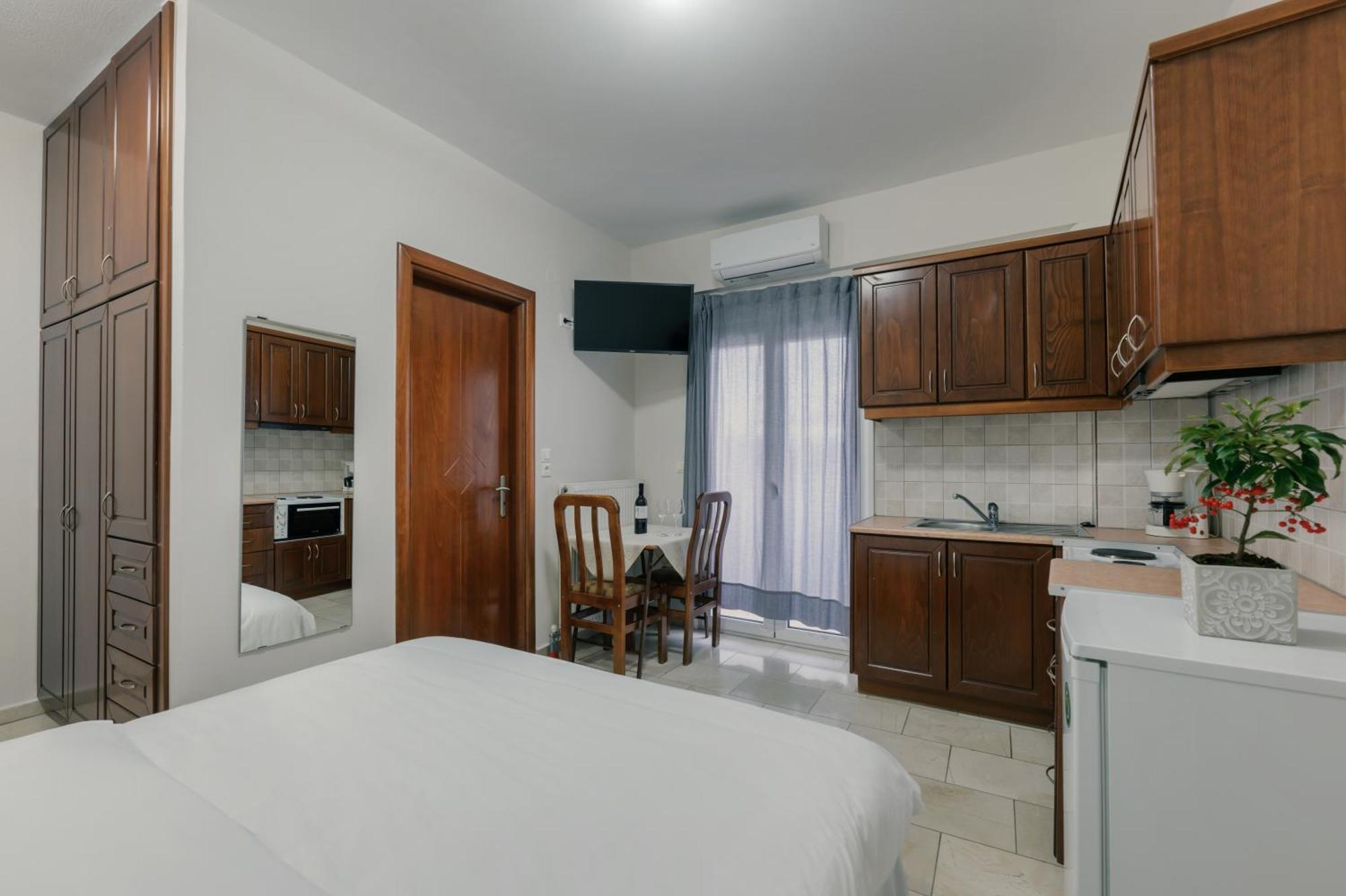 O Fotis Studios & Apartments Ioánnina Eksteriør bilde